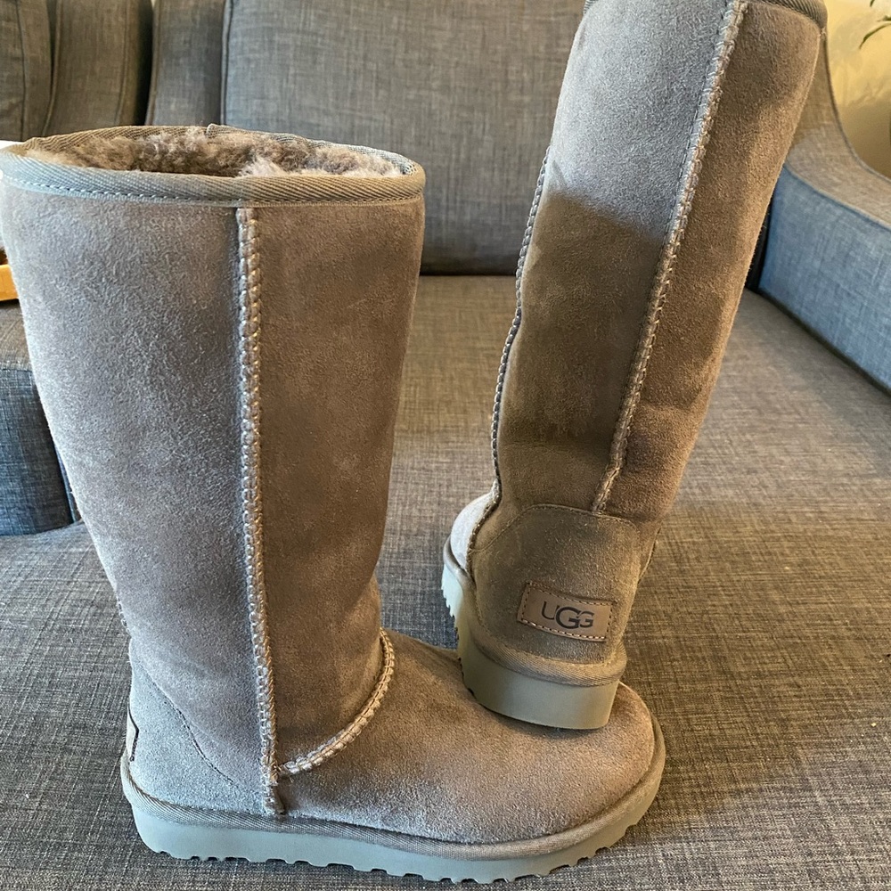 Ugg tall boot size 5